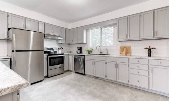 Niagara-on-the-Lake Cottage | Idyllic Ravine View Cottage with Hot Tub & Pool in Wine Country
