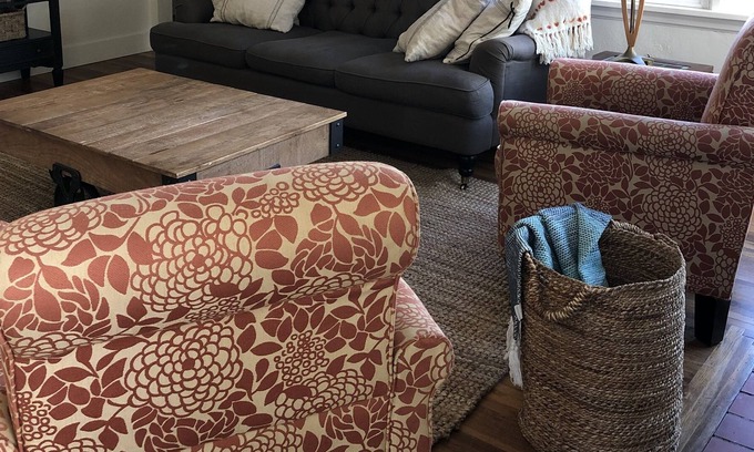 Moscow Cottage | Cozy Red Cottage 4 blocks to Dntwn and U of I