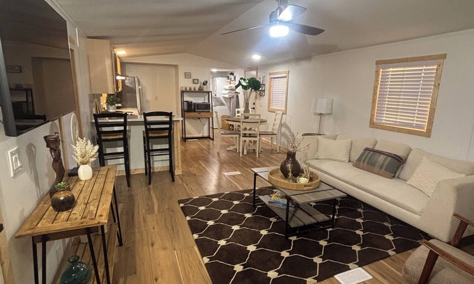 Del Valle House | Cozy Remodeled home, only 8 min. from Circuit Of The America & 20 min.To Airport