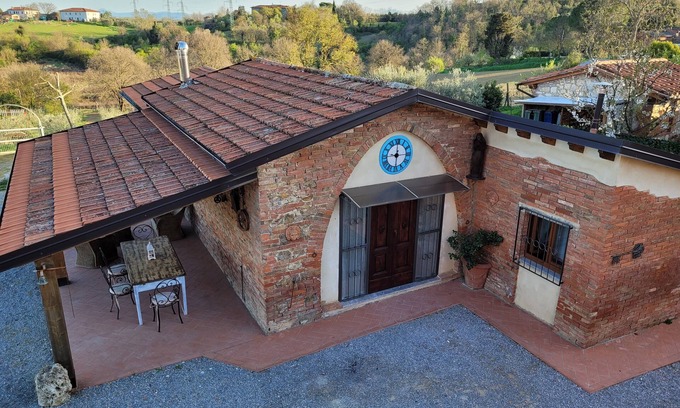 Lucignano House | Inviting Rustic Retreat in the Heart of Tuscany