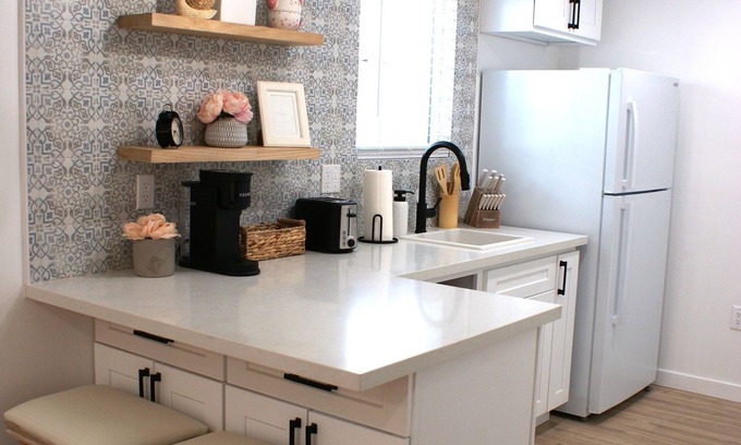 Reseda Apartment | Inviting Reseda Studio with Spa and Kitchen Amenities