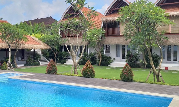 Dalung Bed & Breakfast | Relaxing Rooms with Pool and Garden in Kuta, WH3