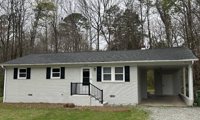 Lexington House | Family-Friendly Retreat 203 with Spa and Breakfast Included