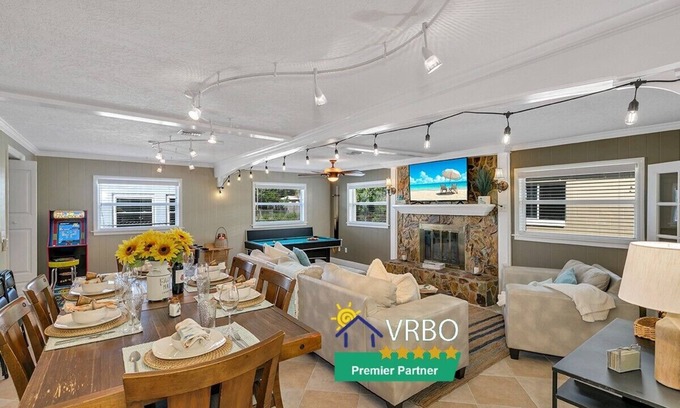 Melbourne House | 5⭐ Family-Friendly Retreat with Hot Tub & Game Room