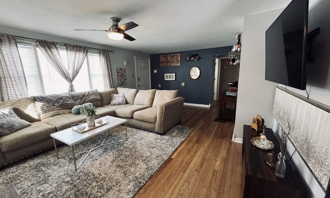 Manhattan Ski Chalet | Charming French-Inspired Chalet: Pet-Friendly & Family Ready