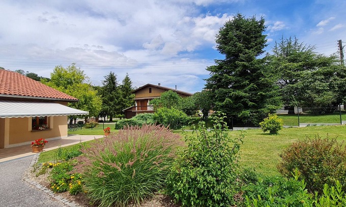 Naives-Rosieres Cottage | Ideal Gite Naives-Rosières: Spa, Breakfast & Family Friendly