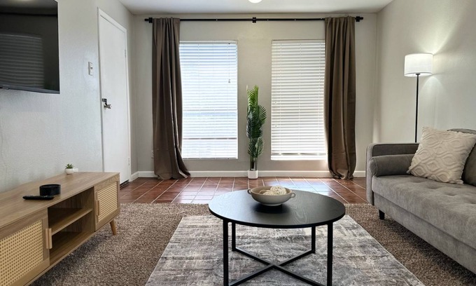 Austin Apartment | Cozy Retreat Near Downtown
