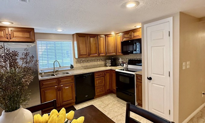 Murray Apartment | Cozy Retreat Near Ski Resorts, Shops & Downtown