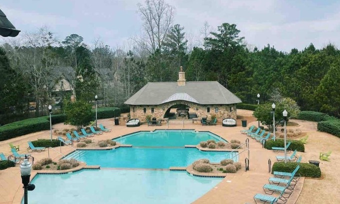Pickwood House | Cozy retreat - resort amenities
