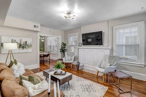 Murray Hill House | Inviting Retreat - Steps from Bars & Restaurants, Pet Friendly