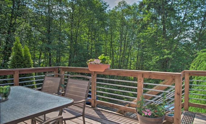 Mendenhall Valley Apartment | Inviting Retreat with Fire Pit - Steps from Mendenhall Glacier
