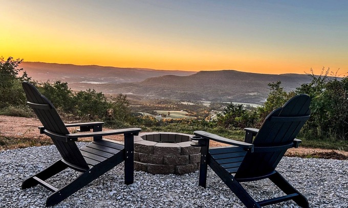 Jasper Cabin | Picturesque Retreat with Ocean View & River Access