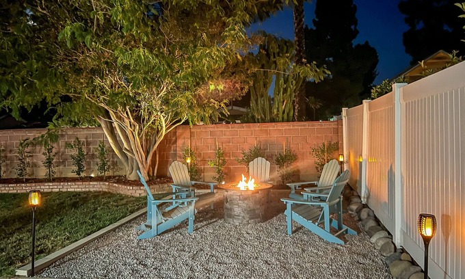 West Hills House | Inviting Retreat with Two Master Bedrooms and Breakfast