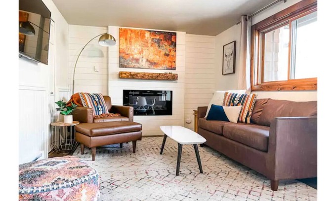 Crested Butte Condo | Retro Chic Getaway with Pool & Steps to Ski Lifts