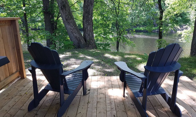 Tweed House | Charming Riverfront Cottages with Pool and Pet-Friendly Options