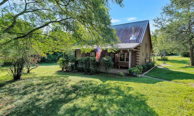 Fayetteville Cabin | Charming Riverfront Cabin with Family and Pet-Friendly Amenities