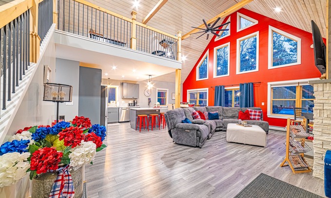 Bethel House | Inviting Riverfront Modern Farmhouse near Bethel & Sunday River