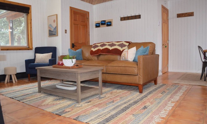 Arroyo Seco Condo | Perfect Riverfront Condo Near Ski Lifts with Breakfast