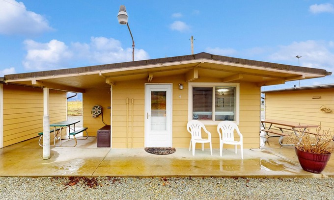 Mount Vernon Apartment | Welcoming Riverside Cabin with Kitchenette & Pet-Friendly Perks