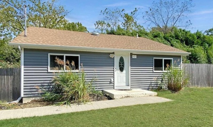 Kings Park Cottage | Guest Rated 10/10: Cozy Riverside Cottage for Families