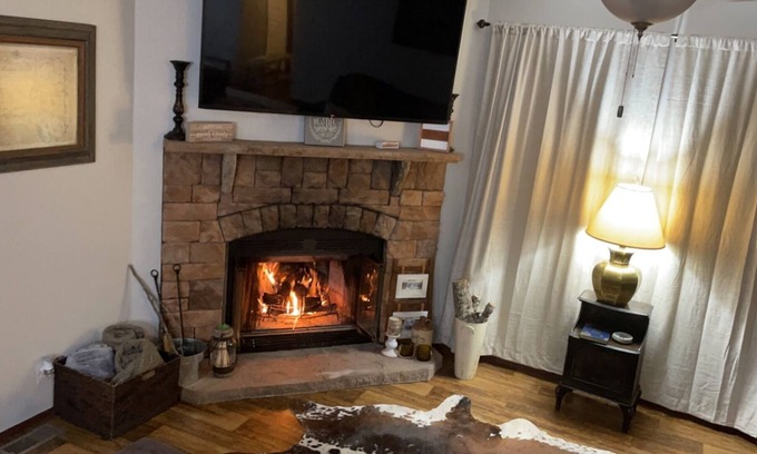 Jasper House | Inviting Riverside Retreat with Family-Friendly Amenities