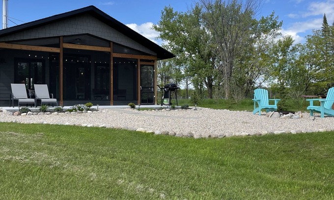 Manitoba Cottage | Romantic Riverfront Cottage with Spa and Ocean View