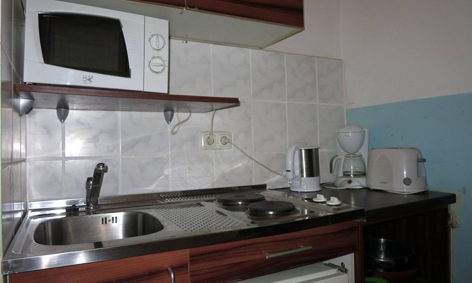 Prenzlauer Berg Apartment | Inviting Room in Berlin City with Pool and Breakfast