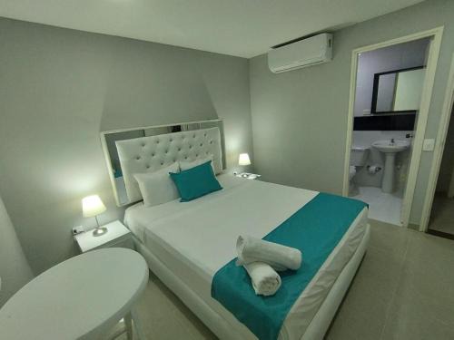 Marbella Cabin | Cozy Room in Lodge - Near the Sea with Pool & WIFI