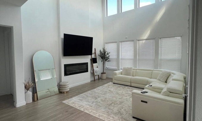 Prosper House | Cozy Room in a Modern Resort style House near PGA