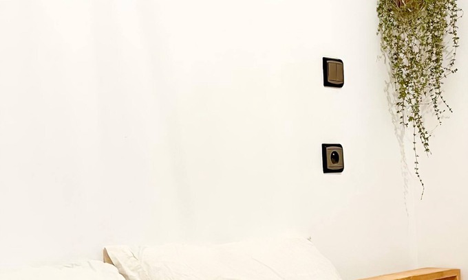 Tamrhakht House | Comfortable Room at DesArt Hostel, Steps from Devils ROCK