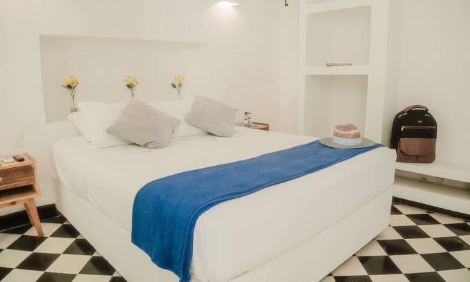 Historic Center Hotel | Inviting Room with Pool at a Colonial House Retreat