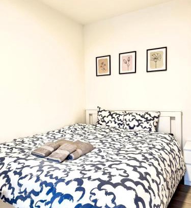 Lantinen District Apartment | Cozy Room with Private Balcony in Prime location
