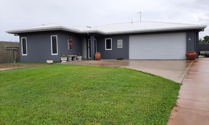 Atherton House | Comfortable Guest Room with Private Entrance & Kitchen