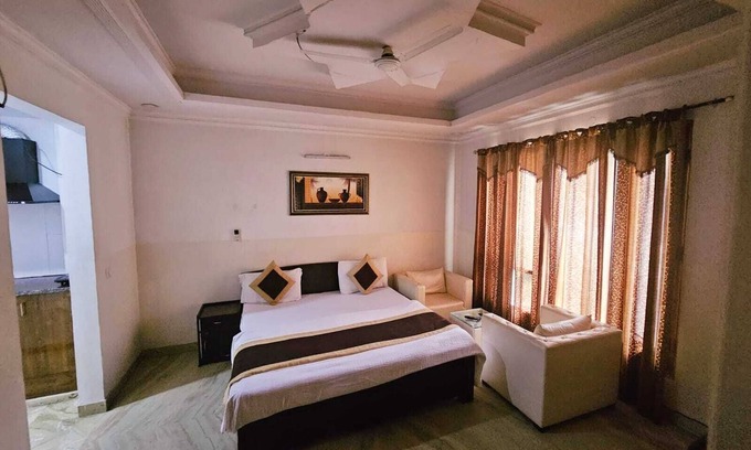 Gurugram Hotel | Cozy Rooms hotel with WiFi, AC in welcoming Gurgaon