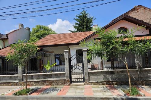 Vratsa Apartment | Charming Rooms in Vratsa with Hot Tub & Pet-Friendly Options