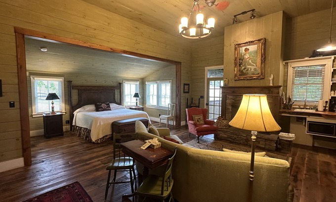 Candler Cabin | Charming Rustic Cabin Minutes from Downtown Asheville