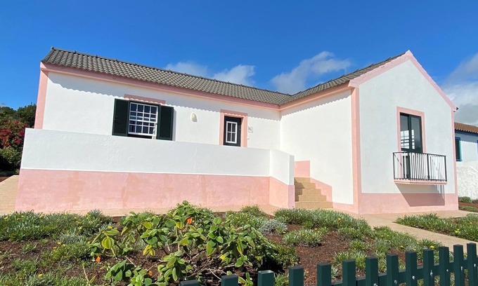Madalena House | Picturesque Retreat with Ocean View & Spa for Nature Lovers