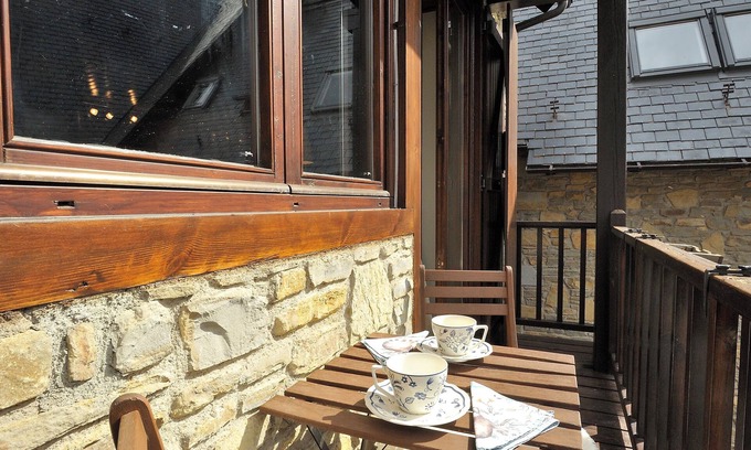 Garos Apartment | Cozy rustic style apartment in Garòs near Baqueira by Eth Flòc
