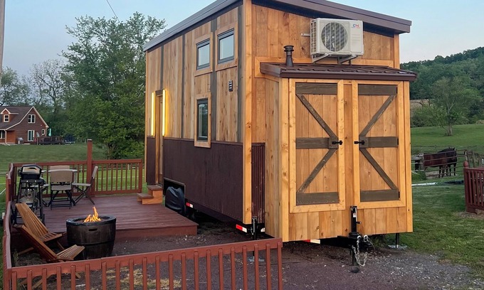 West Milton House | Charming Rustic Tiny House with Horseback Riding & Pool