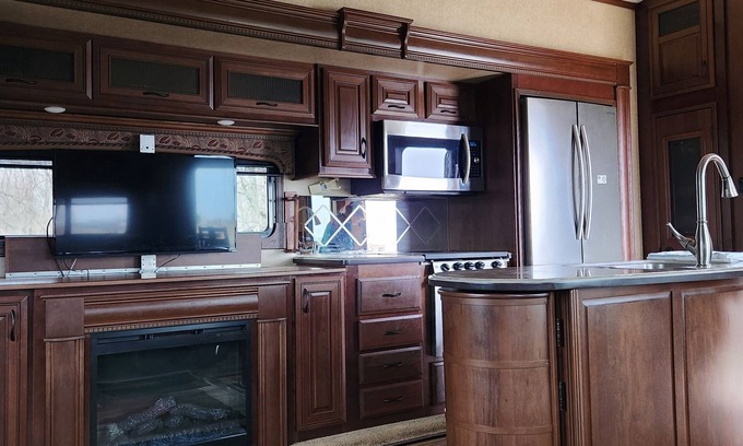 Ottoville House | Cozy RV Experience for the Solar Eclipse Adventure