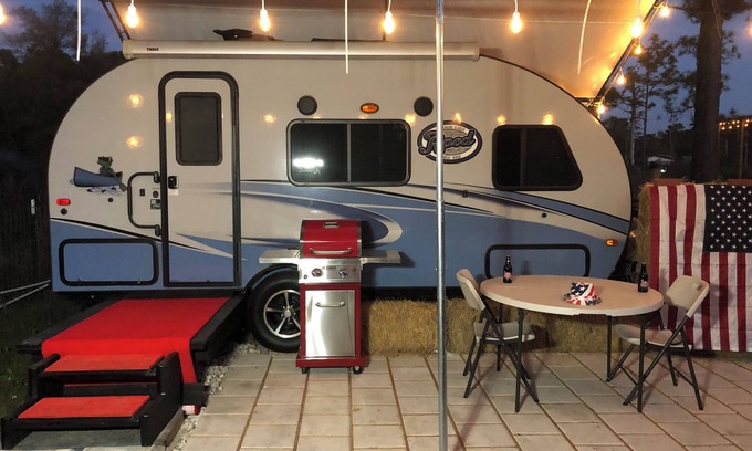 Geneva House | Cozy RV with 1 bdrm/full bath/W&D WiFi, AC in enchanting Geneva