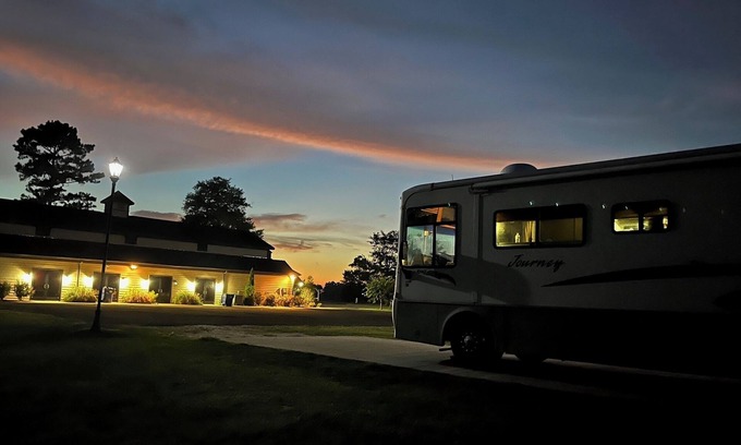 Gulf Hills House | Cozy RV with AC located in Ocean Springs - Biloxi Casinos nearby.