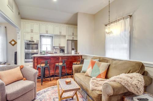 Thomas Square Apartment | Charming Savannah Vacation Rental with Fenced Courtyard