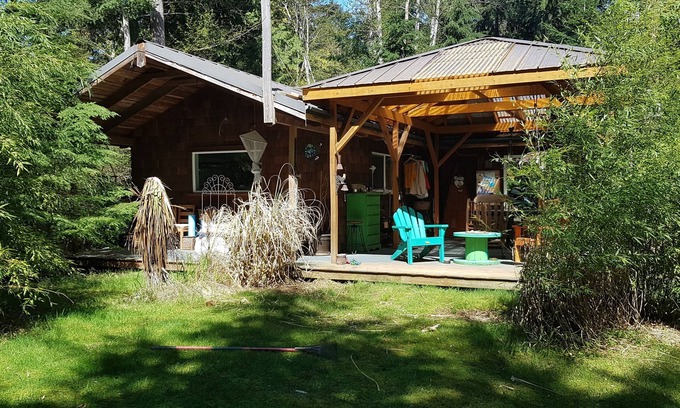 Savary Island Cabin | Pet-Friendly Savary Island Cabin with Oceanfront Bliss