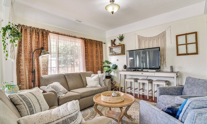 Scappoose House | Cozy Scappoose Home ~ 22 Mi to Portland!