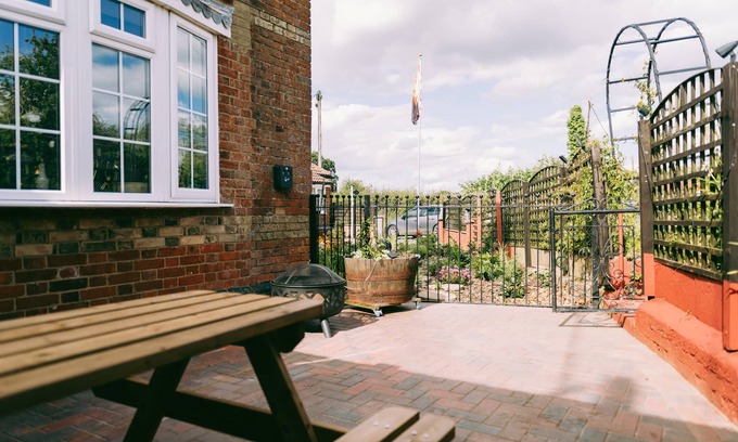 East Dereham House | Charming New Inn Lodge: Perfect for Family Getaways