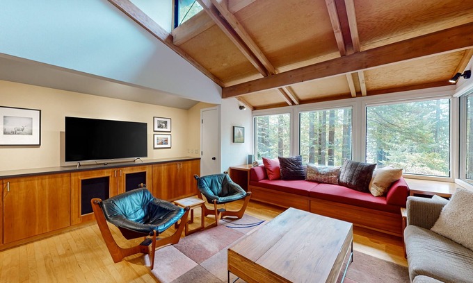 Sea Ranch House | Cozy Sea Ranch hideaway, dog friendly near hiking trails, shared amenities