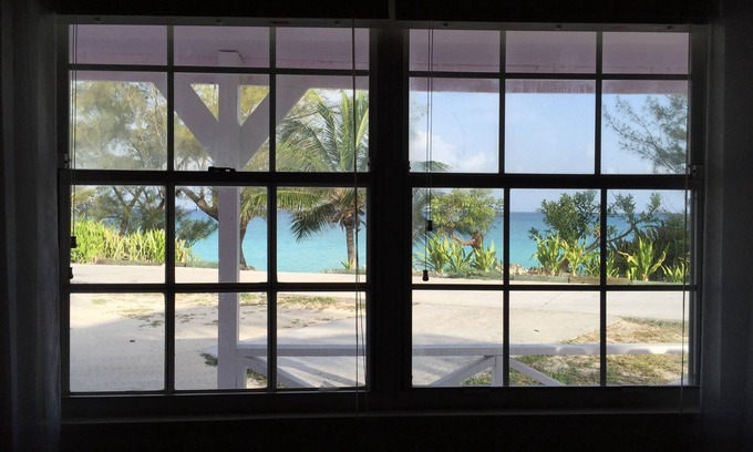 Alice Town House | Charming Oceanview 2 Bed/2 Bath Cottage in Alice Town