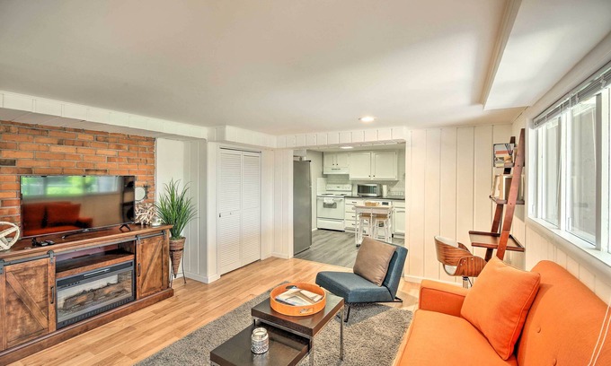 Bryn Mawr-Skyway Apartment | Inviting Seattle Apartment with Patio - Steps from Lake