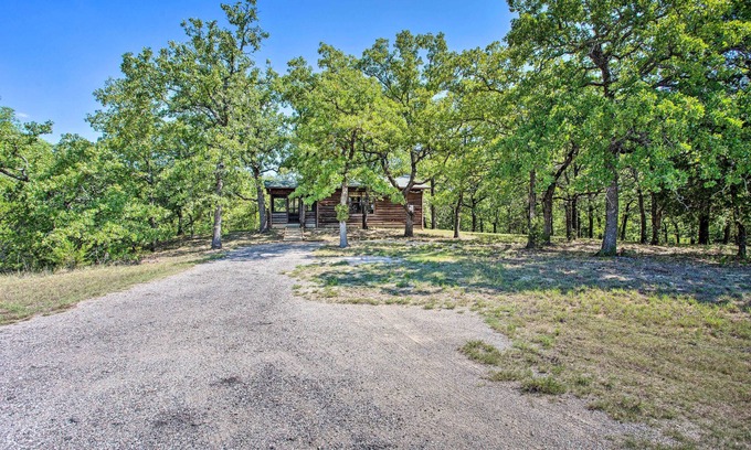 Davis Cabin | Inviting Davis Cabin Retreat on 60 Acres with Spa & Breakfast